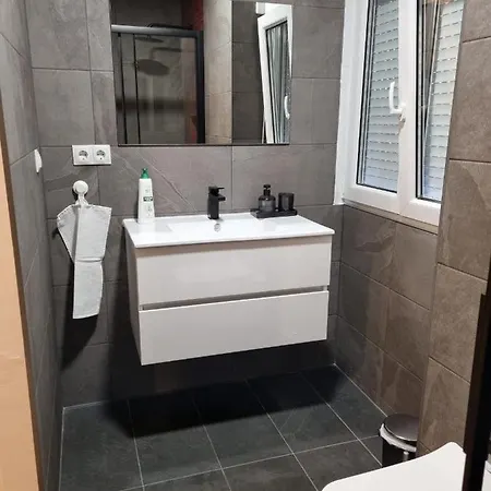 Center Apartman *
